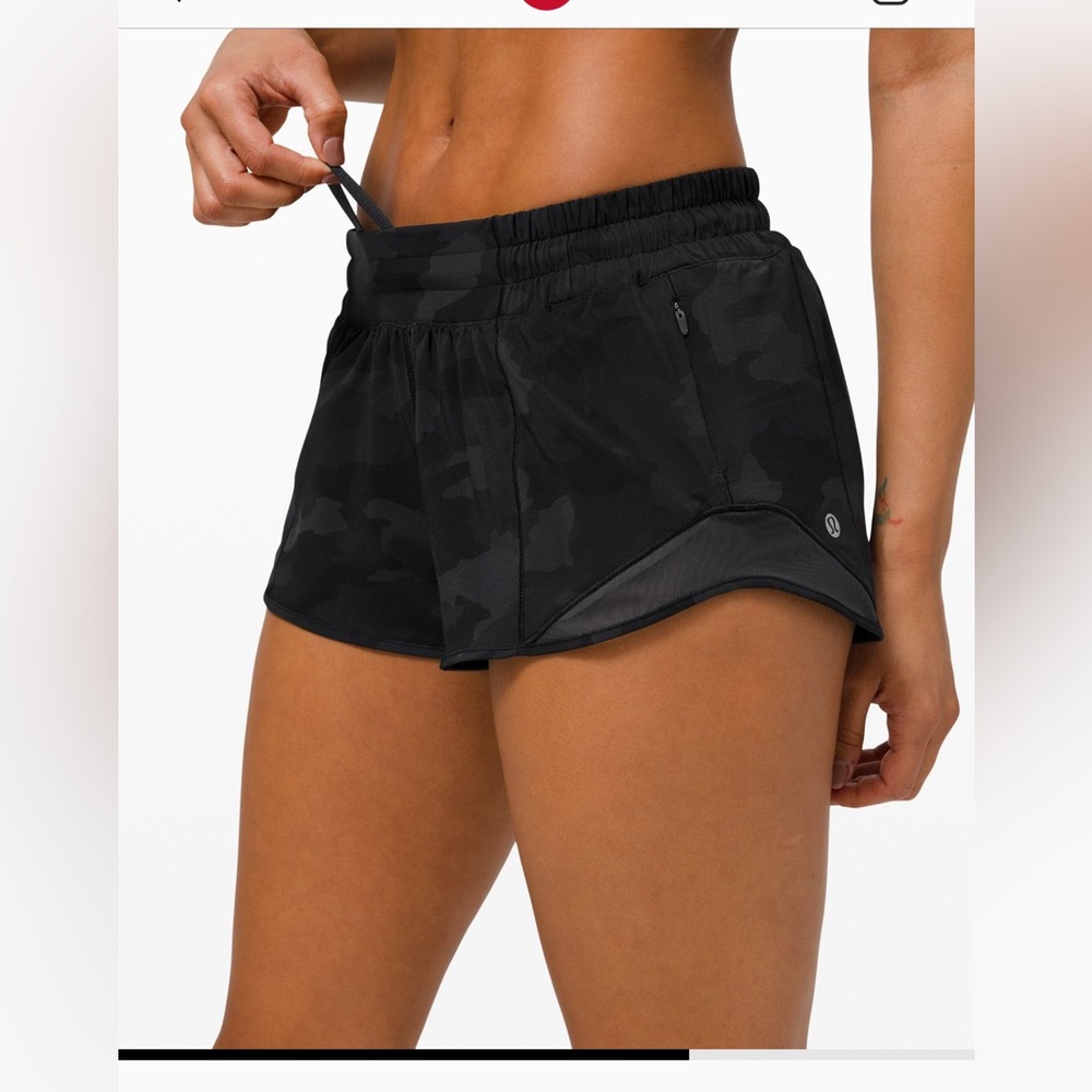 Lululemon Hotty Hot low rise lined short 2.5” size 4 black camo